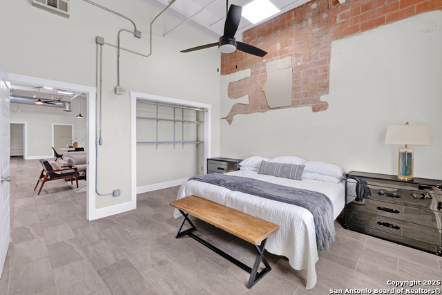 Image 8 of 26 For 3363 Commerce St E 101