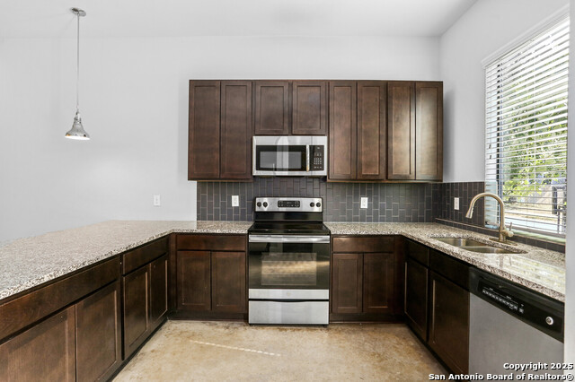 Image 4 of 17 For 419 Cactus 102