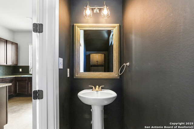 Image 7 of 17 For 419 Cactus 102