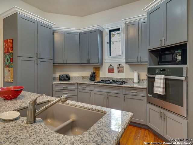 Image 14 of 35 For 115 Courtland Place E