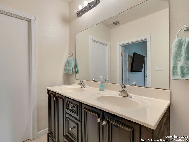 Image 26 of 35 For 115 Courtland Place E