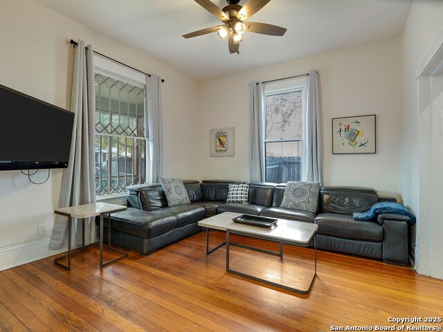 Image 9 of 35 For 115 Courtland Place E