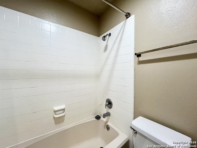 Image 21 of 36 For 4839 Brandeis St  121