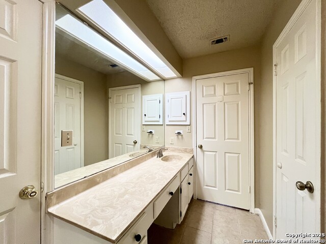 Image 27 of 36 For 4839 Brandeis St  121