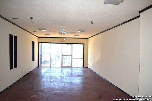 Image 3 of 8 For 1015 Hildebrand Ave W