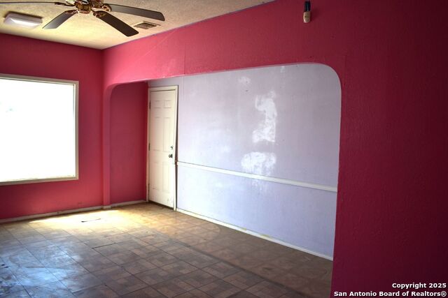 Image 6 of 8 For 1015 Hildebrand Ave W