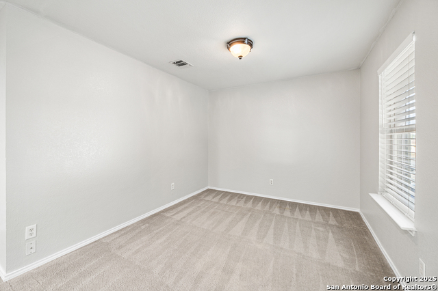 Listing photo id 17 for 8815 Mission Mdw