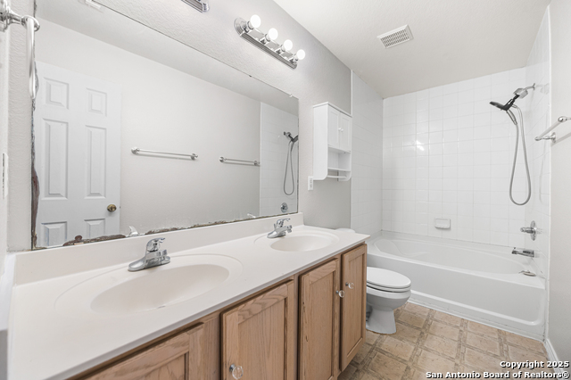 Listing photo id 19 for 8815 Mission Mdw