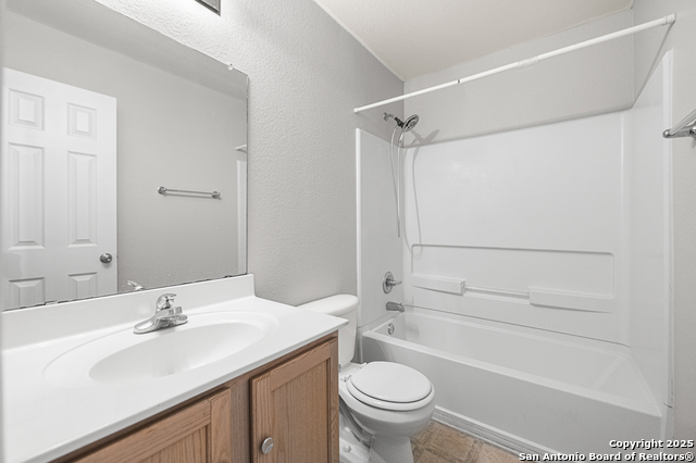 Listing photo id 23 for 8815 Mission Mdw