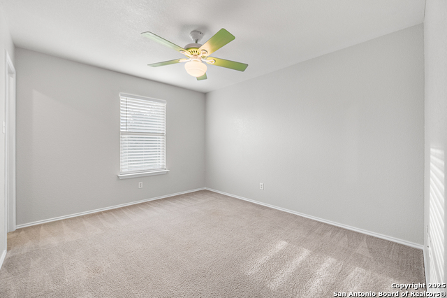 Listing photo id 24 for 8815 Mission Mdw