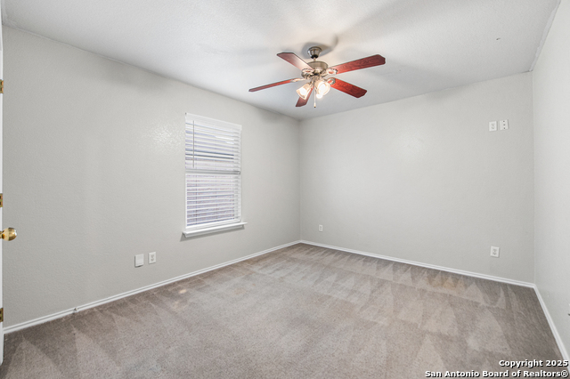 Listing photo id 29 for 8815 Mission Mdw