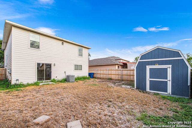 Listing photo id 33 for 8815 Mission Mdw