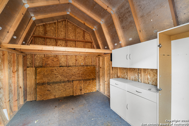 Listing photo id 36 for 8815 Mission Mdw