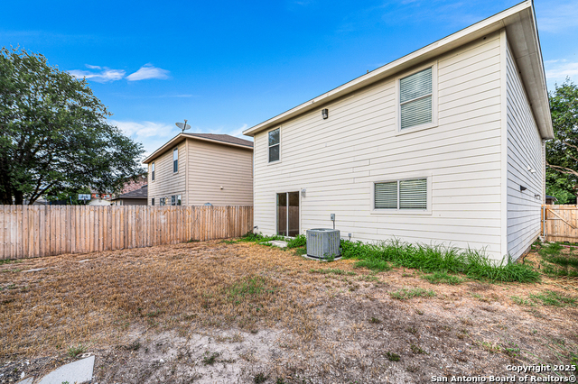 Listing photo id 37 for 8815 Mission Mdw