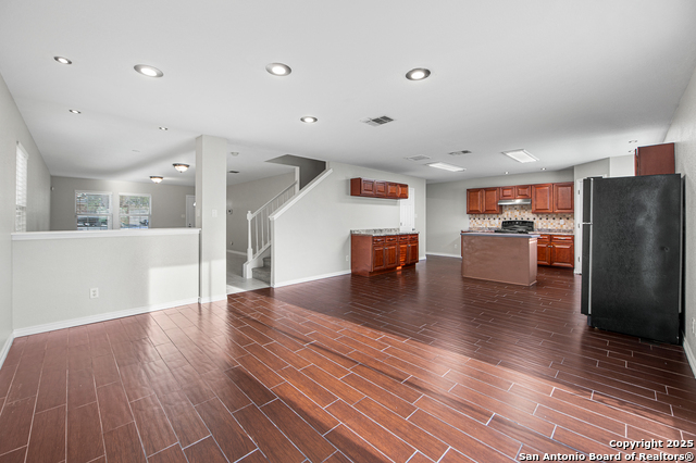 Listing photo id 7 for 8815 Mission Mdw