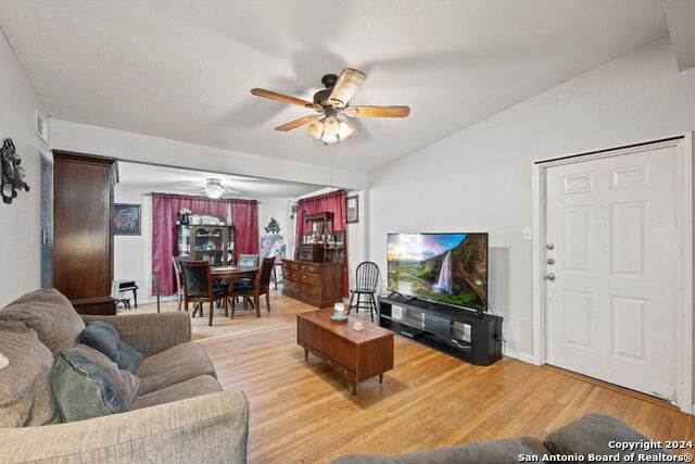 Image 10 of 27 For 310 Radiance Dr