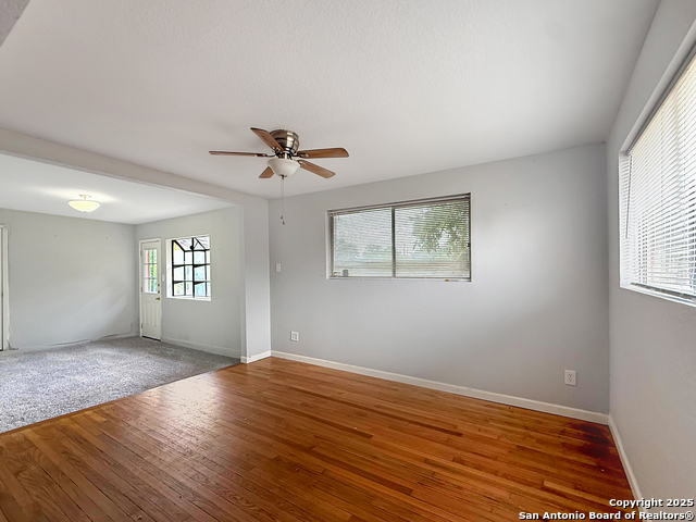 Image 13 of 27 For 310 Radiance Dr