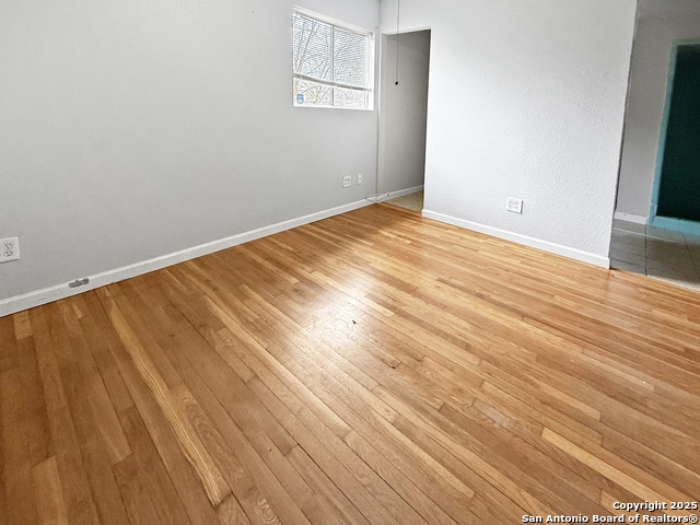 Image 17 of 27 For 310 Radiance Dr