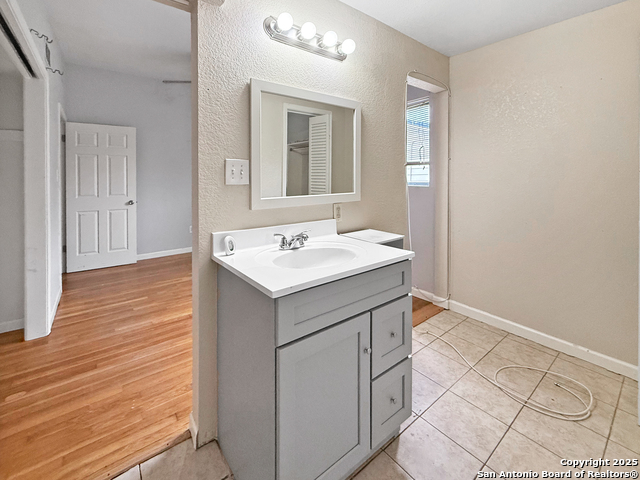 Image 20 of 27 For 310 Radiance Dr