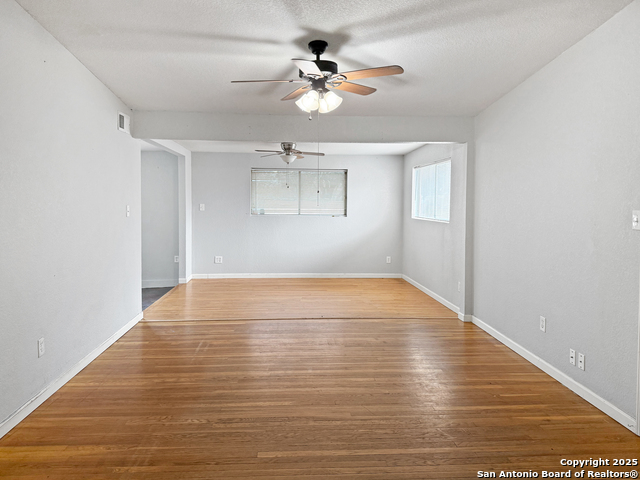 Image 6 of 27 For 310 Radiance Dr