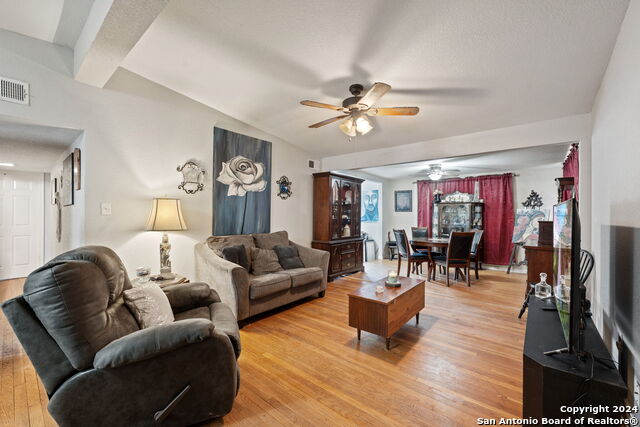 Image 7 of 27 For 310 Radiance Dr