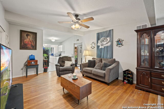 Image 8 of 27 For 310 Radiance Dr