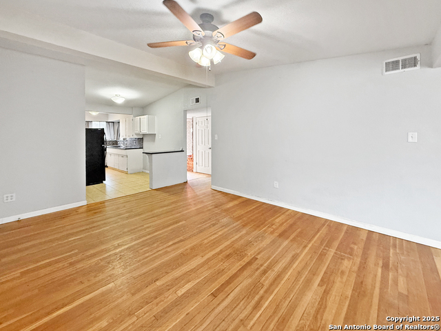 Image 9 of 27 For 310 Radiance Dr