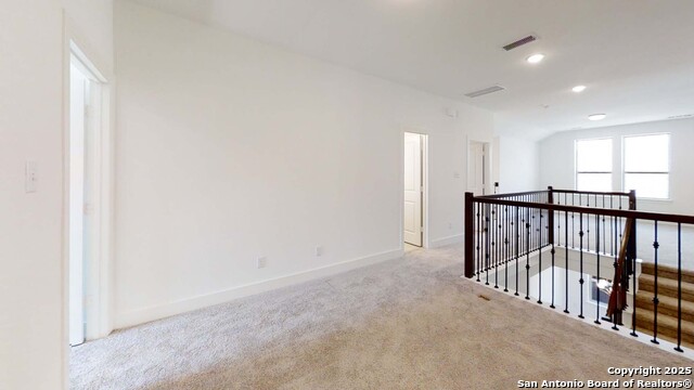 Listing photo id 14 for 152 Lacey Oak