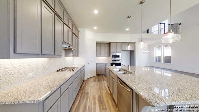 Listing photo id 3 for 152 Lacey Oak