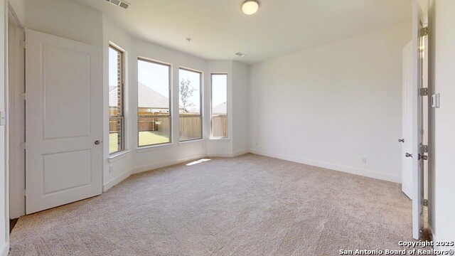 Listing photo id 5 for 152 Lacey Oak