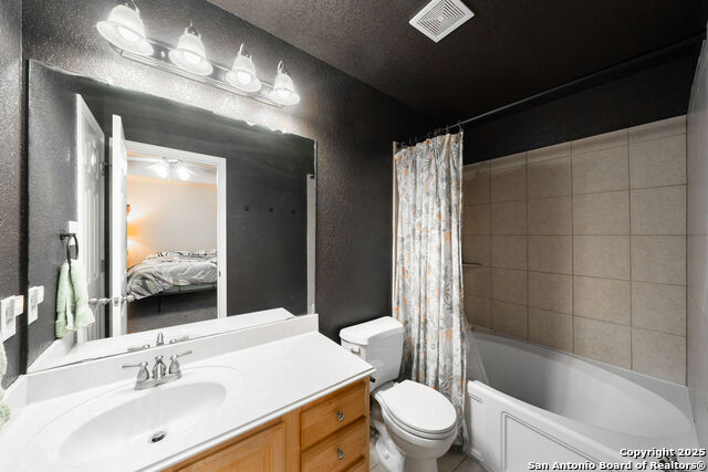 Listing photo id 13 for 13137 Brook Arbor