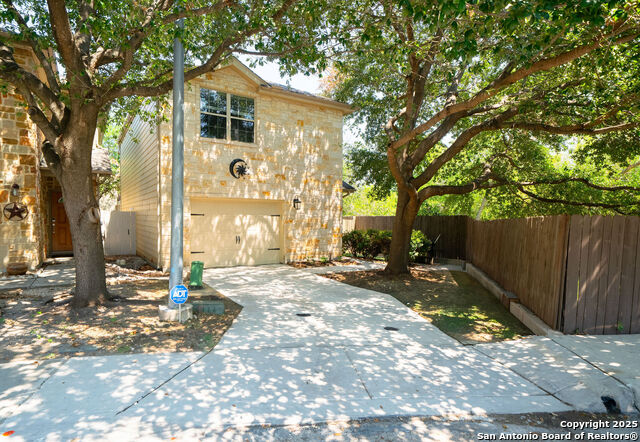 Listing photo id 0 for 13137 Brook Arbor