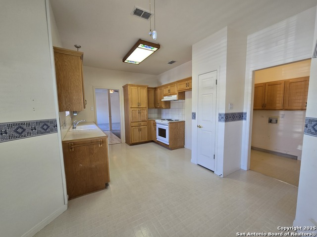 Image 4 of 19 For 1651 Lantana Circle
