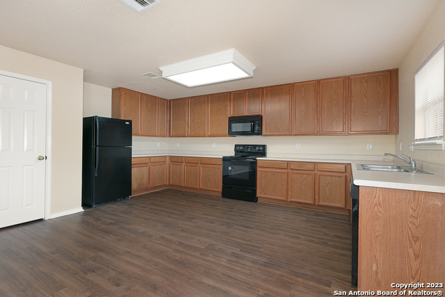 Image 11 of 36 For 12918 Thomas Sumter St