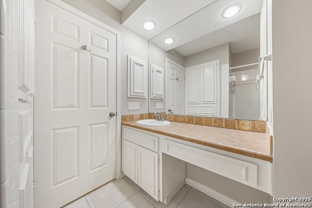 Image 21 of 27 For 201 Ellwood St  111