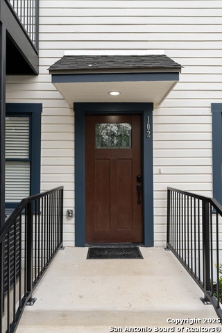 Image 12 of 46 For 120 Magnolia Ave E