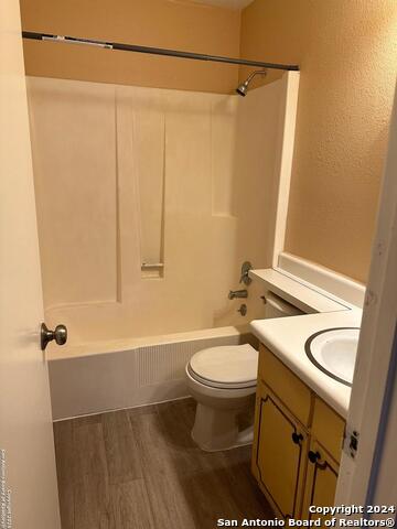 Image 7 of 15 For 6550 Fairdale Dr