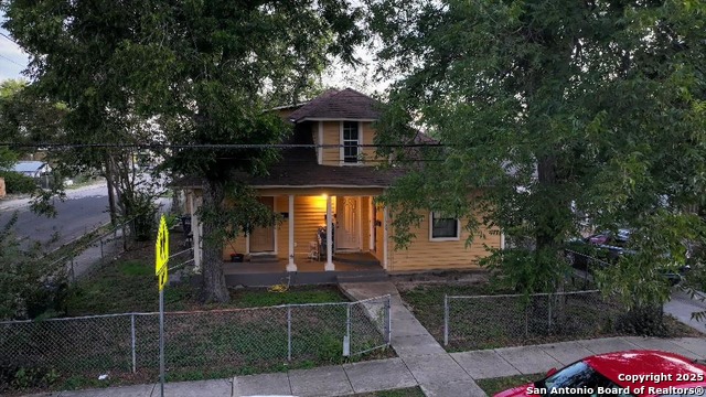 Image 2 of 6 For 1302 W Winnipeg Ave