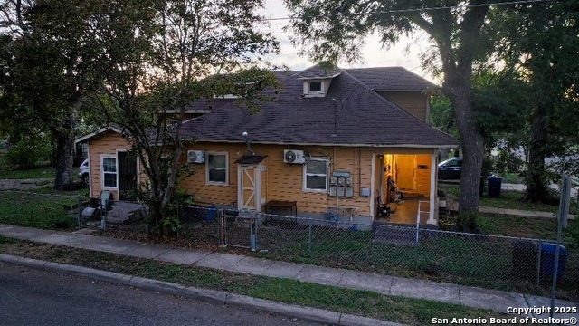 Image 6 of 6 For 1302 W Winnipeg Ave