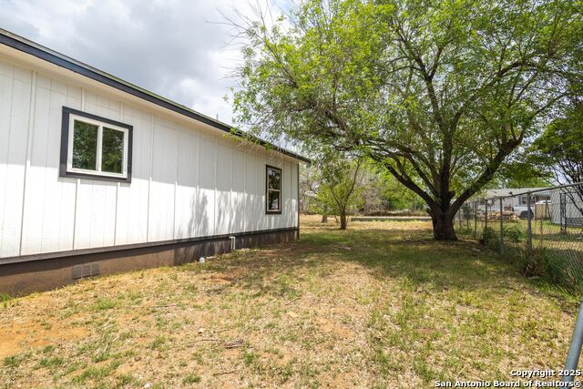 Image 23 of 25 For 908 Plum