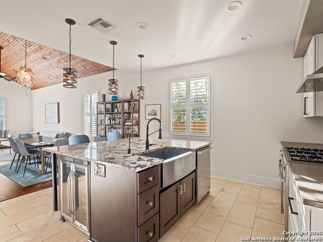 Image 11 of 37 For 437 Devine Street