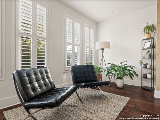 Image 15 of 37 For 437 Devine Street