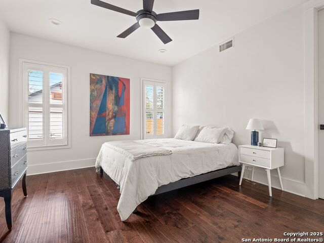 Image 16 of 37 For 437 Devine Street