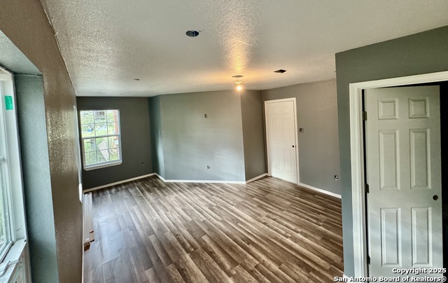 Image 10 of 16 For 1200 Red Gate