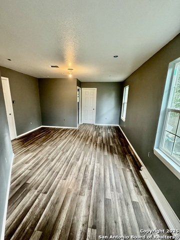 Image 11 of 16 For 1200 Red Gate