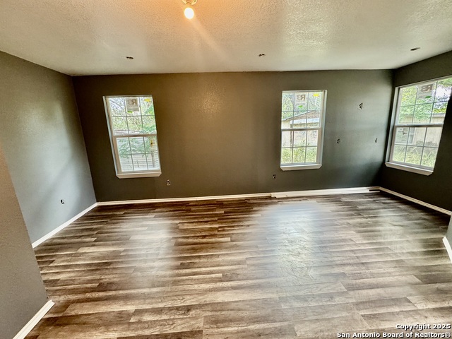 Image 14 of 16 For 1200 Red Gate