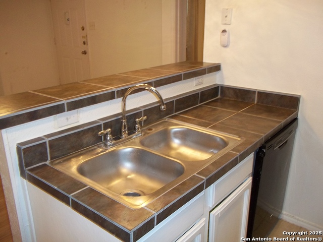 Image 5 of 14 For 4803 Hamilton Wolfe Rd  811