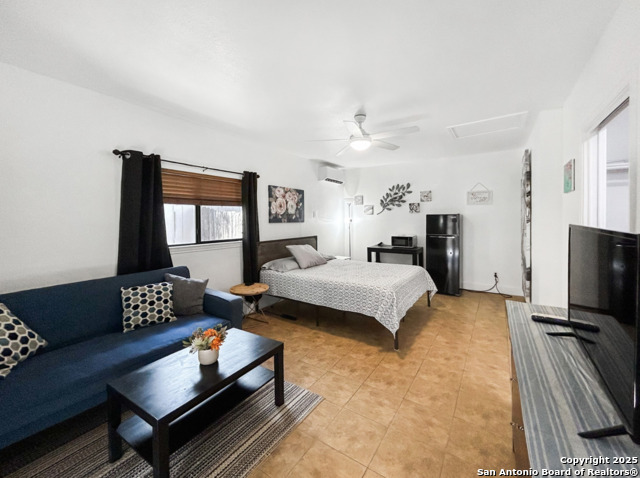 Listing photo id 11 for 9211 Deer Vlg