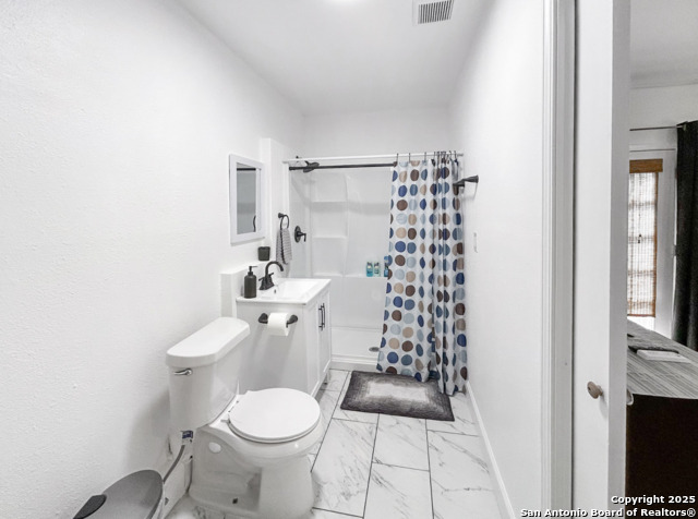 Listing photo id 15 for 9211 Deer Vlg