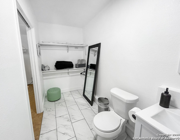 Listing photo id 16 for 9211 Deer Vlg